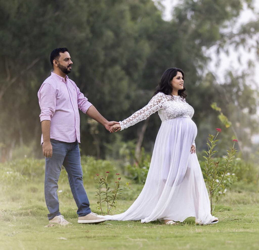 Best Maternity Photographer in Delhi NCR